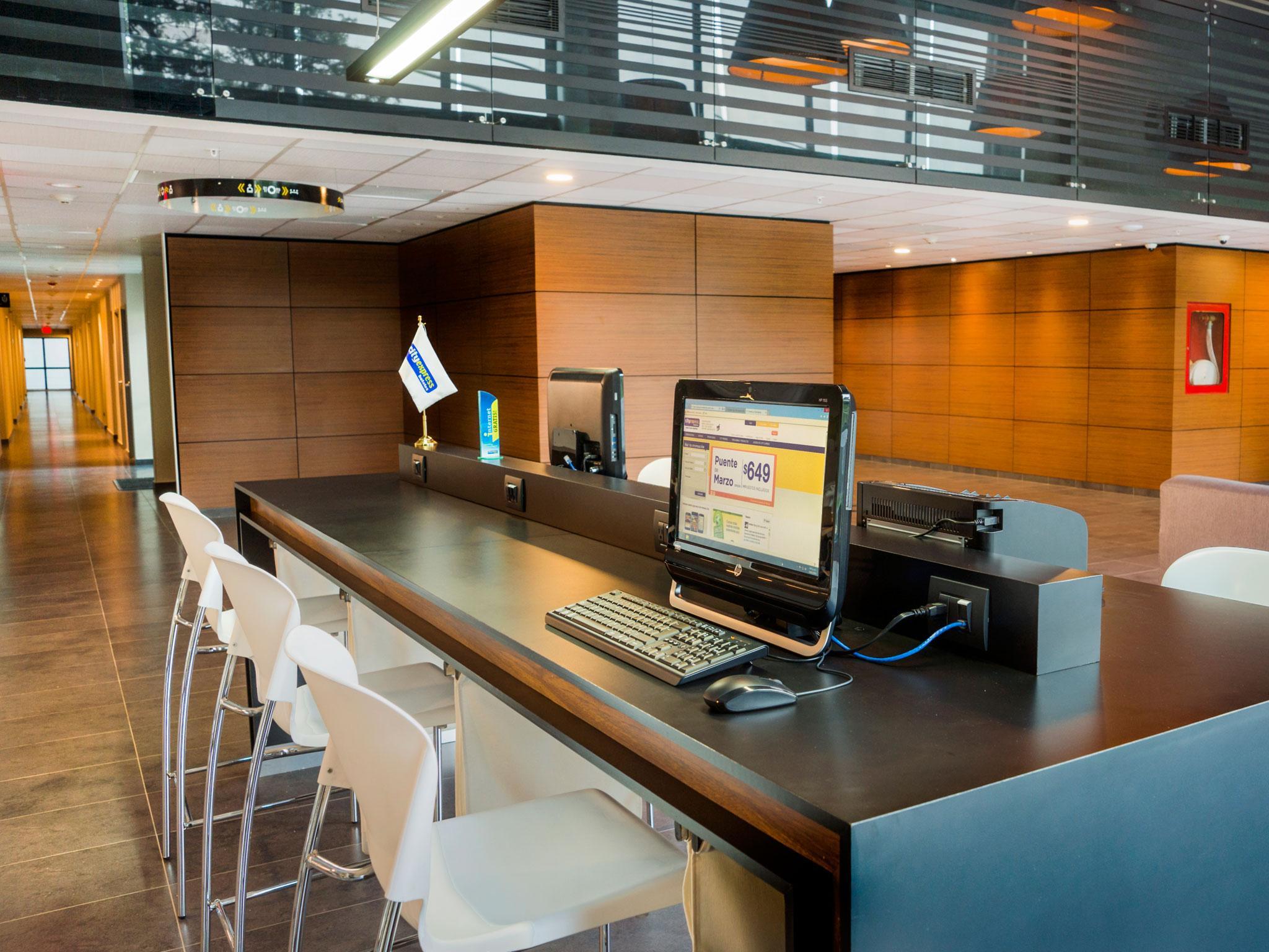 City Express Plus By Marriott Cali Colombia Exteriör bild